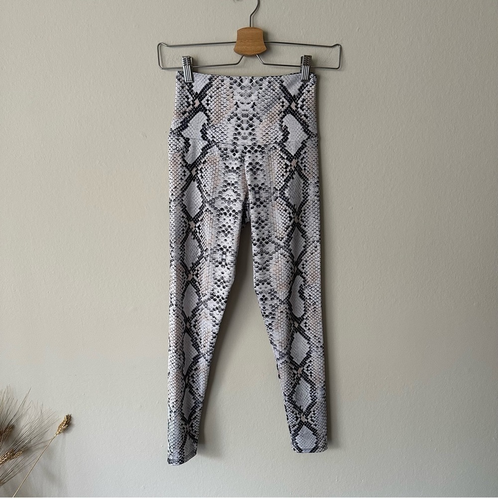 Onzie Snake Print Legging on White Size XS - Picture 3 of 8